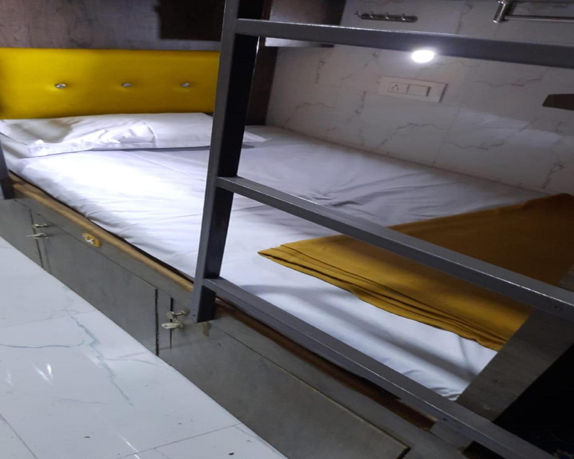 Neenava Dormitory Asalpha ムンバイ エクステリア 写真
