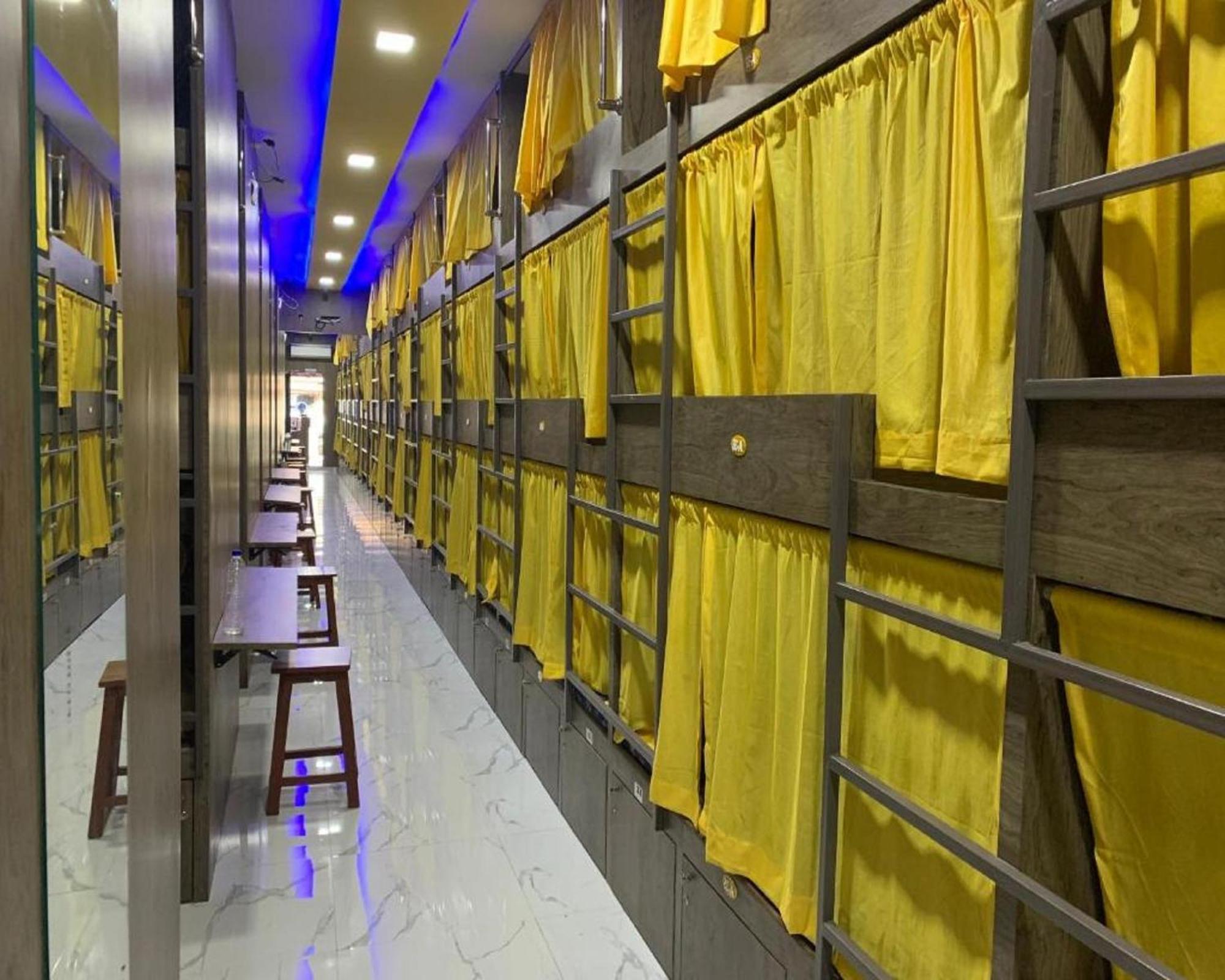 Neenava Dormitory Asalpha ムンバイ エクステリア 写真